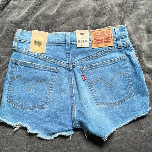 NWT Levi 501 Shorts 26 - Picture 3 of 4